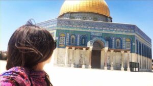 Solo female travel in the middle east to the done of the rock in Jerusalem's muslin quarter.
